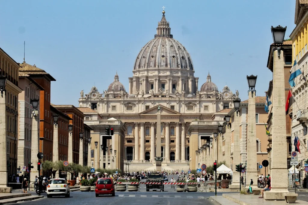 Piața Sfântul Petru și Bazilica Sfântul Petru din Vatican